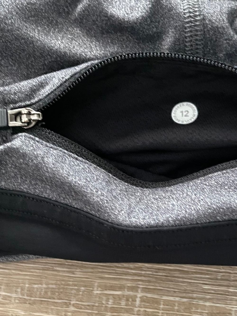 Lululemon 21" Running Pants with Pockets Size 12 - Picture 3 of 3
